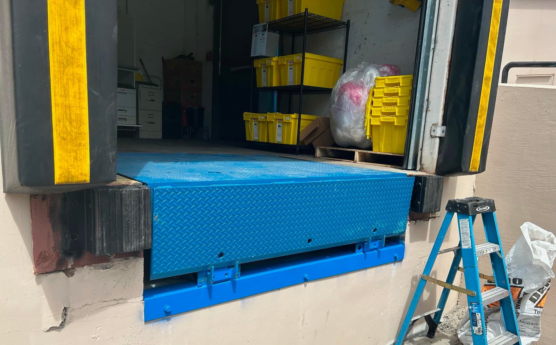 dock leveler blue