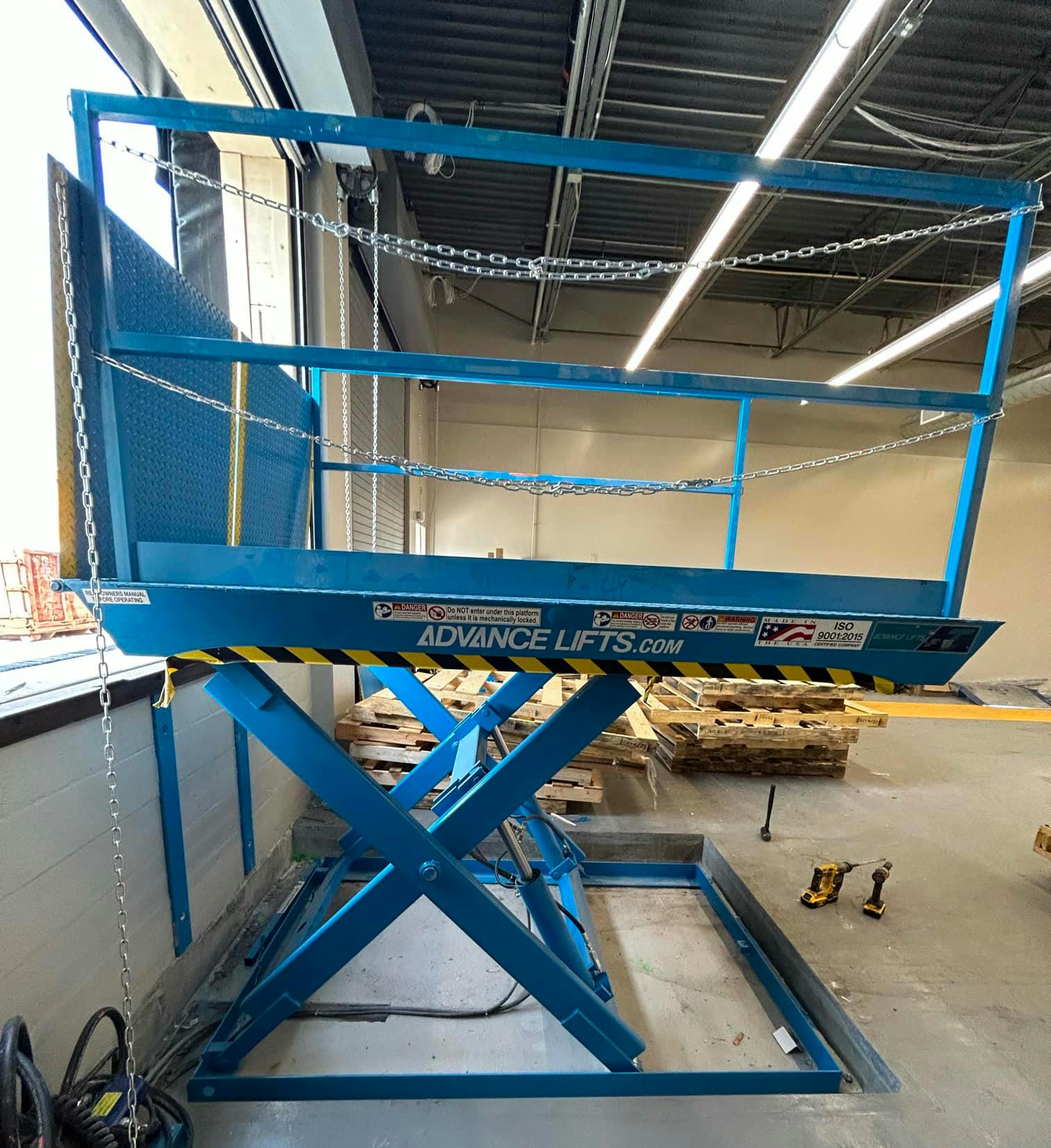 dock lift for commercial buildings